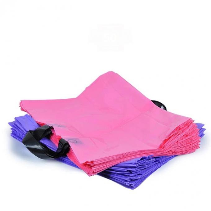 El rosa grande de la mercancía y el regalo plástico grueso púrpura del PVC empaqueta bolsos de compras al por menor de la ropa