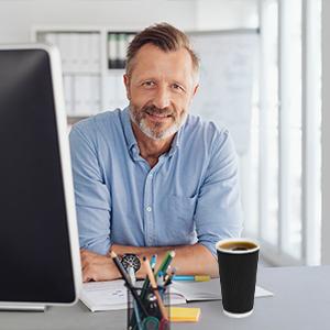 Fuentes de la celebraci&oacute;n de d&iacute;as festivos de Drinkware de la fiesta de Navidad del esquema de la hoja de oro, taza de papel disponible de Navidad, fuentes del d&iacute;a de fiesta de Navidad 4