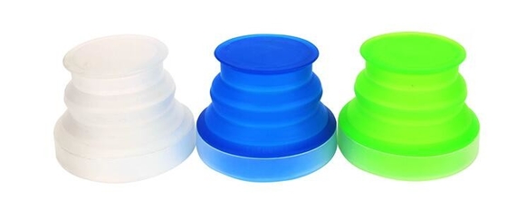 Taza plástica con la caja de la píldora, taza creativa del viaje plegable creativo portátil del estilo del viaje del color al azar con la caja de la píldora para