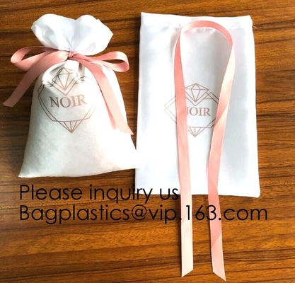 El SATÉN EMPAQUETA las bolsas sedosas del lazo del favor de partido para los regalos de bodas joyería, boda. Bolsas del regalo. Grande para los días de fiesta