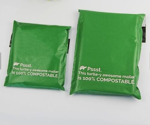 BOLSO de EMPAQUETADO del PAÑO de la ROPA, cierre ESENCIAL, auto-adhesivo CASERO ABONABLE. Bolsos de envío metálicos para el correo, paquete