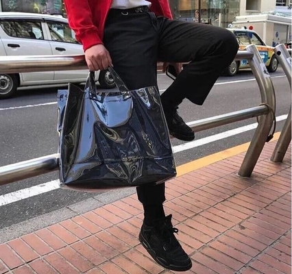 Los bolsos del regalo forman exposiciones al por menor que los acontecimientos asen los sorteos de los bolsos para las tiendas, boutiques y recuerdos