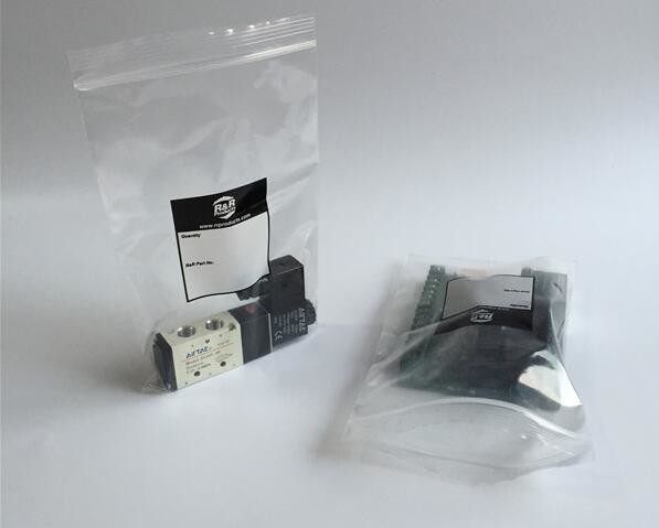 Los polybags del LDPE, bolso plástico del apretón del envasado de alimentos de los polybags claros k del sello, promoción aceptan el apretón plástico que se puede volver a sellar claro