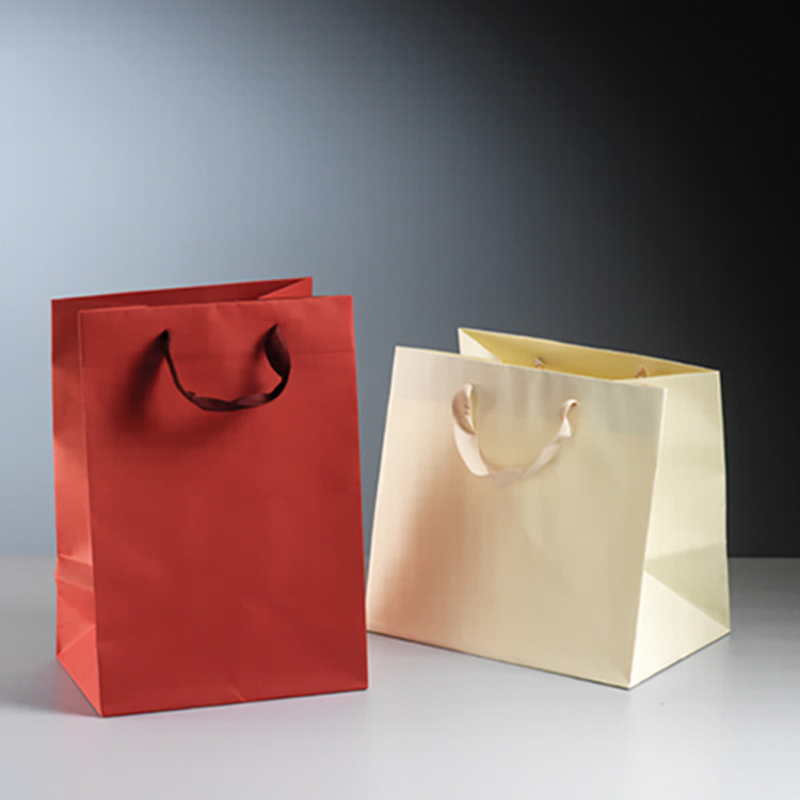 las compras recicladas impresas de lujo de lujo llevan el bolso, impresión de la bolsa de papel, bolsa con la manija, papel de lujo de las compras del lema