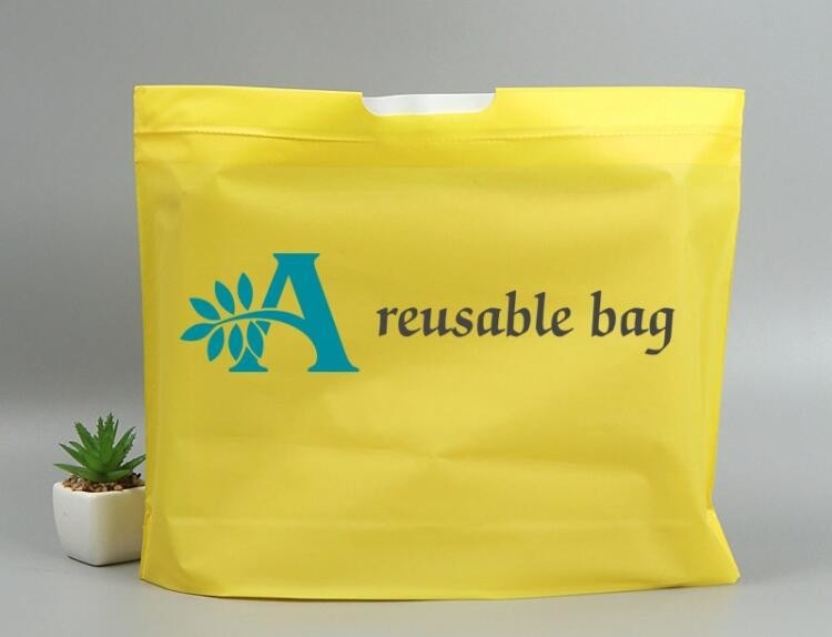 Promoción que cuelga bolsos de compras plásticos abonablees del lazo de la ropa de la boca PE del haz del lazo impermeable
